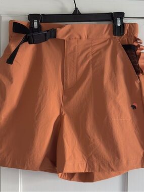 Wondery Outdoors Morongo Trail Shorts in Coral Size Medium